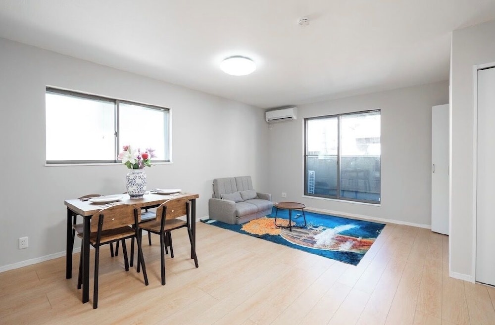 ヴィラ ベッド (複数台) バルコニー シティビュー 客室内のダイニングエリア0 | Seiran Villa