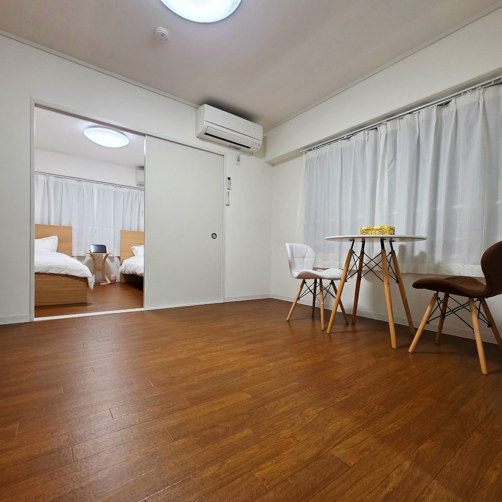 ファミリー トリプルルーム リビング エリア3 | OLIVE stay