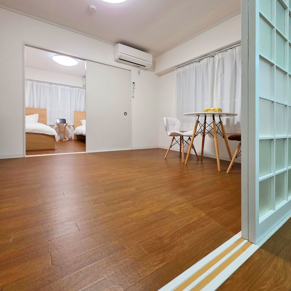 ファミリー トリプルルーム リビング エリア4 | OLIVE stay