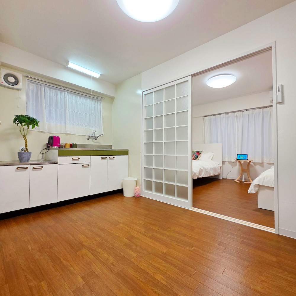 ファミリー トリプルルーム リビング エリア6 | OLIVE stay