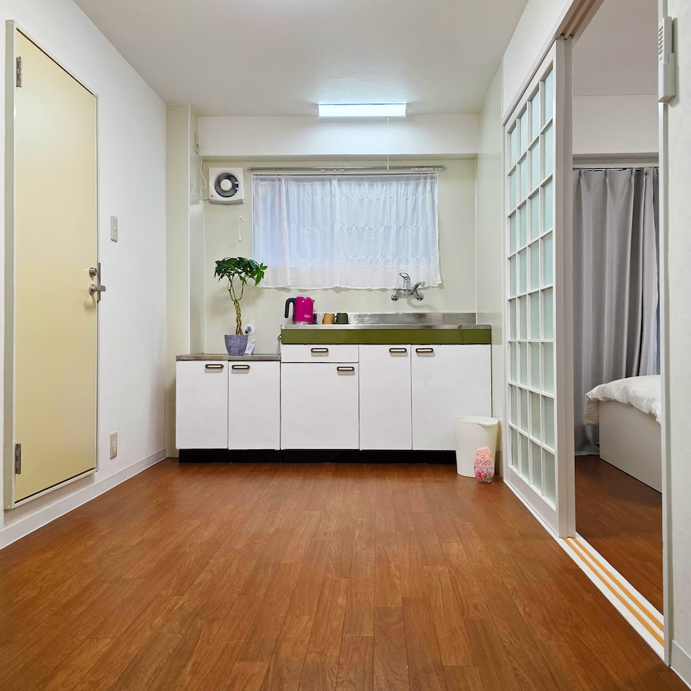 トリプルルーム リビング エリア1 | OLIVE stay