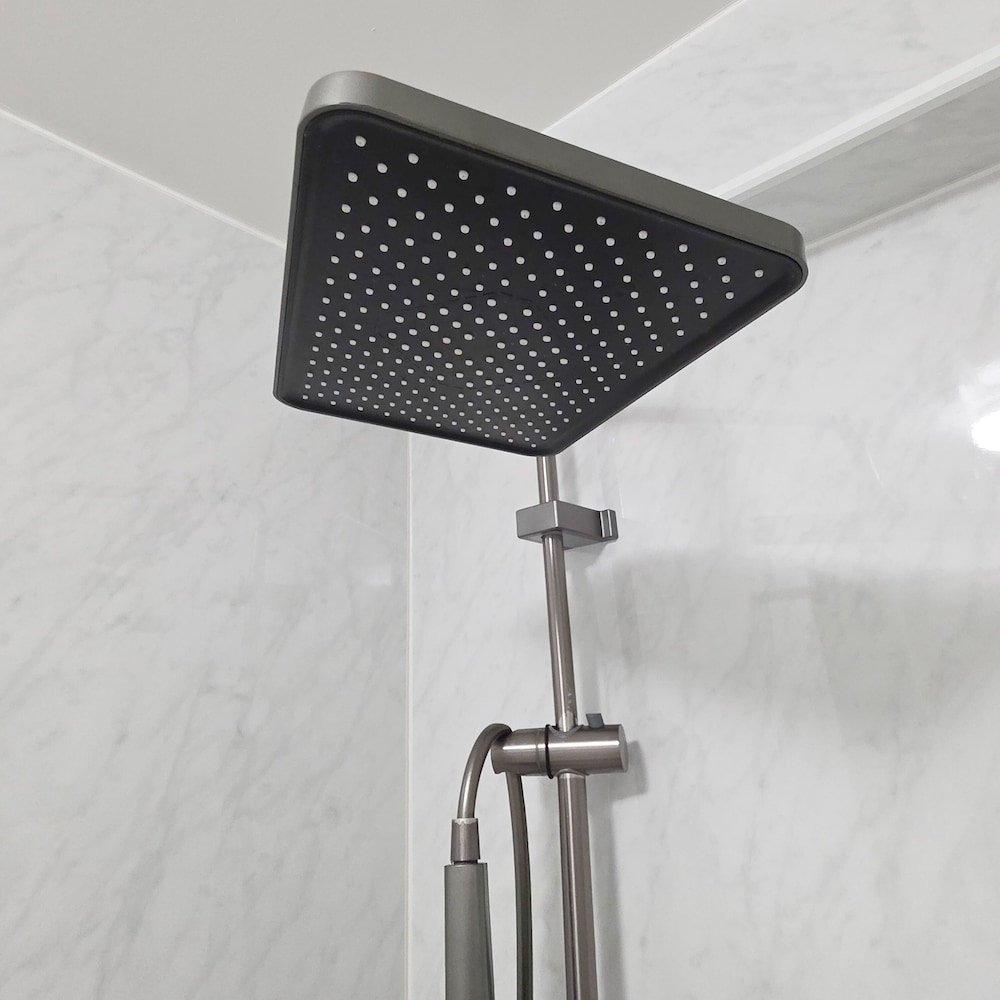 ファミリー トリプルルーム バスルーム3 | OLIVE stay