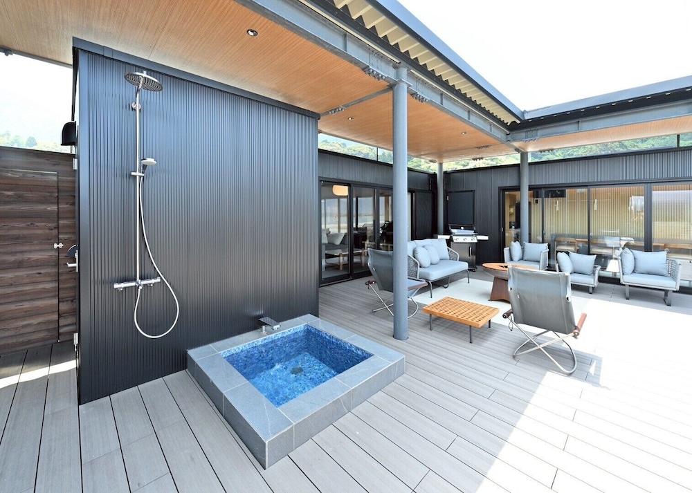 ラグジュアリー ヴィラ 禁煙 オーシャンビュー テラス / パティオ2 | 汐汲浜シーサイドヴィラ 浜つづり