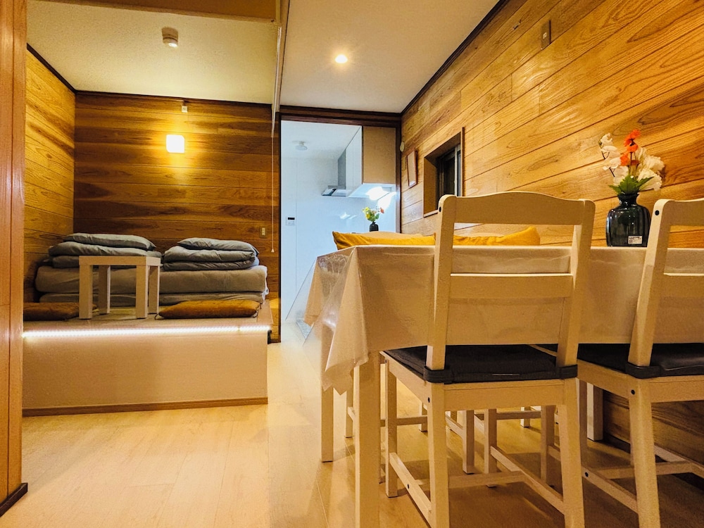 Lapis House 101 禁煙 客室内のダイニングエリア0 | Lapis House