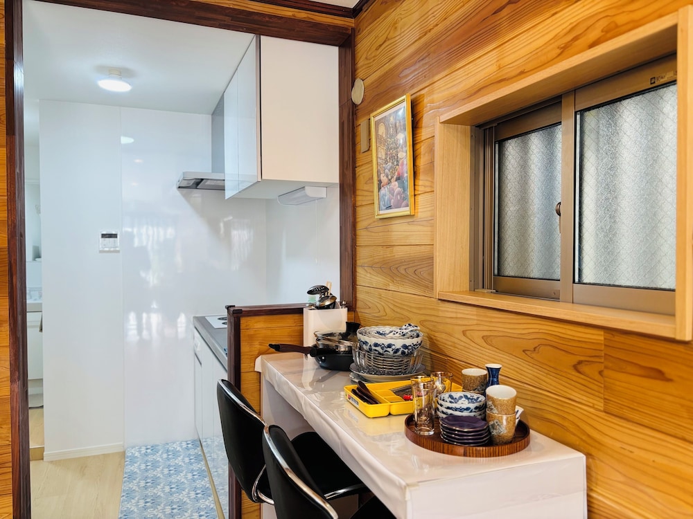 Lapis House 101 禁煙 客室内のダイニングエリア1 | Lapis House