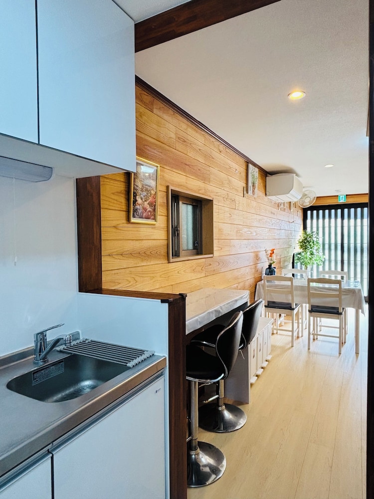 Lapis House 101 禁煙 客室内のダイニングエリア2 | Lapis House