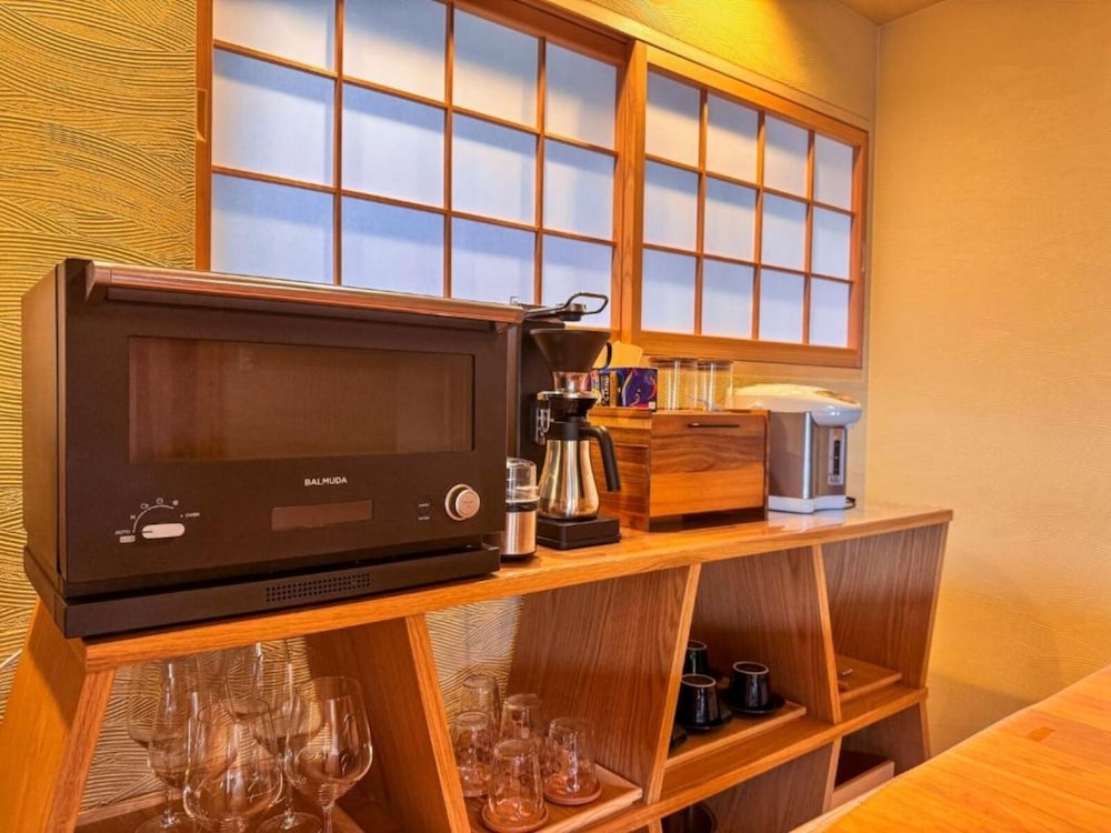 A ハウス|和室・一棟貸し(定員6名) 禁煙 客室内のダイニングエリア2 | Yufunomori Private & Suite