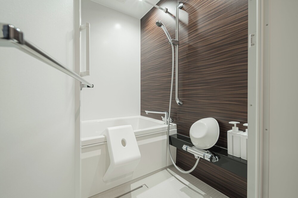 ファミリー 4 人部屋 バスルーム0 | グランドベースMIRAI