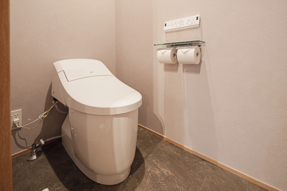 ファミリー トリプルルーム バスルーム2 | グランドベースMIRAI