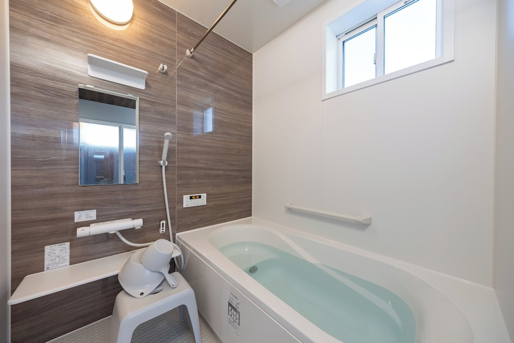 ヴィラ パティオ バスルーム1 | Villa Dogika TAKASHIMA