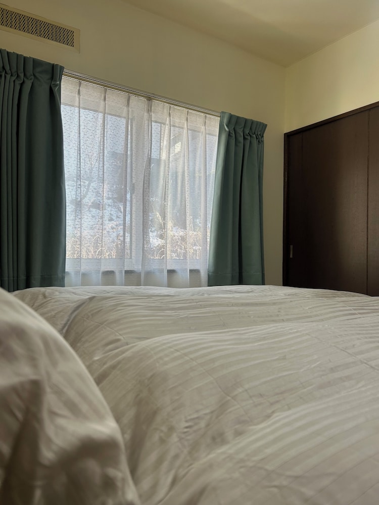 ルーム ラナイ ガーデンビュー 客室2 | 青山ハウス