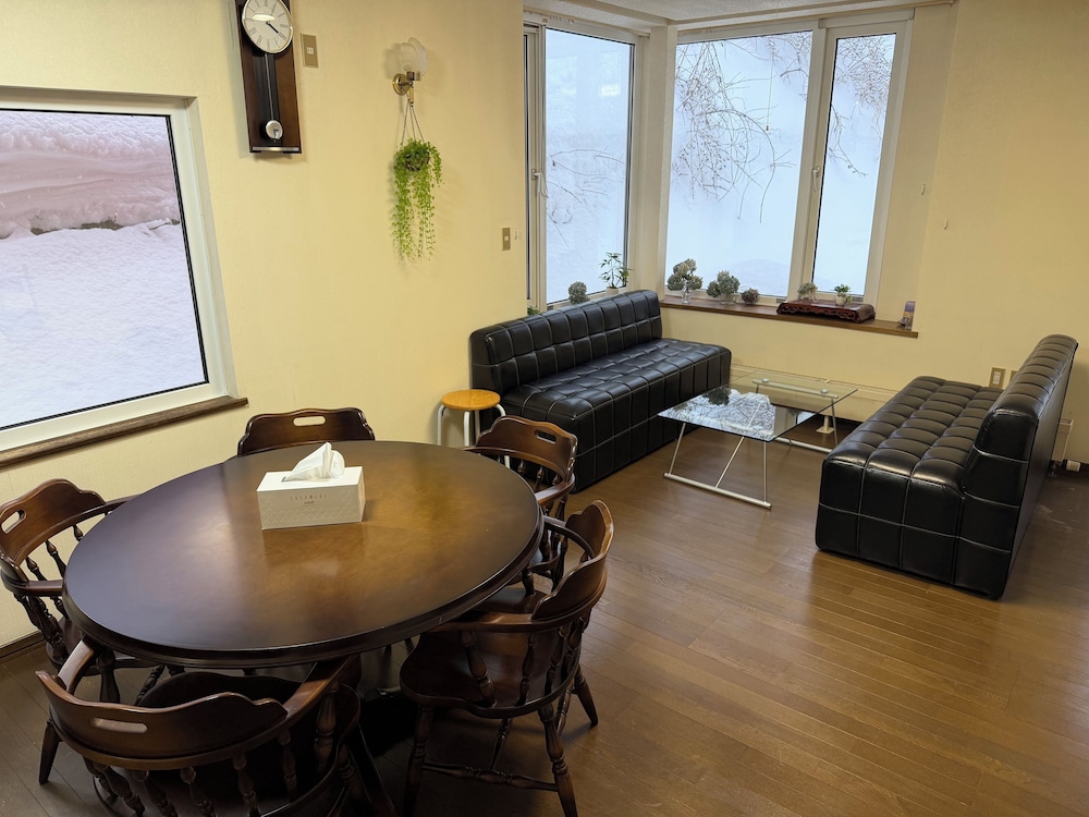 ルーム ラナイ ガーデンビュー リビング エリア0 | 青山ハウス