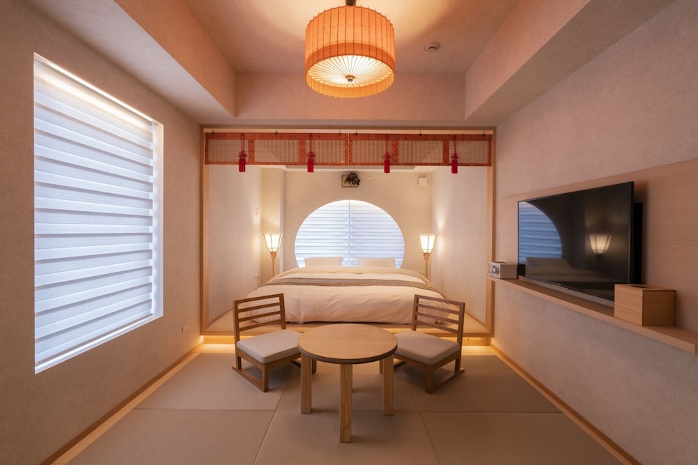 グランド ダブルルーム ベッド (複数台) | moire HOTEL YOSHIWARA