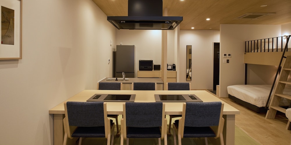 [B]バンクベッド(2ダブル+2シングル) 6名定員 禁煙 | Rakuten STAY あわら温泉