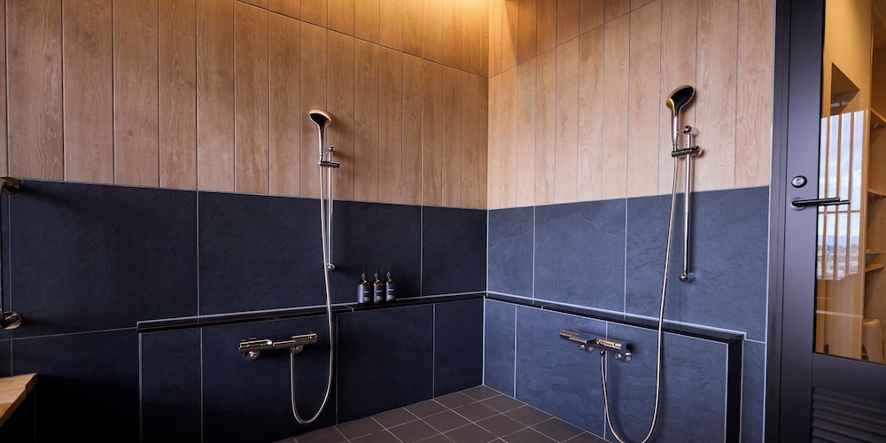 [A] 2ダブル+2布団/6名定員 禁煙 バスルーム1 | Rakuten STAY あわら温泉