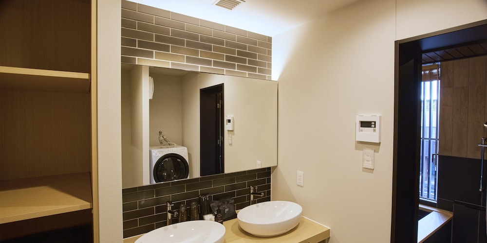 [B]バンクベッド(2ダブル+2シングル) 6名定員 禁煙 バスルーム2 | Rakuten STAY あわら温泉