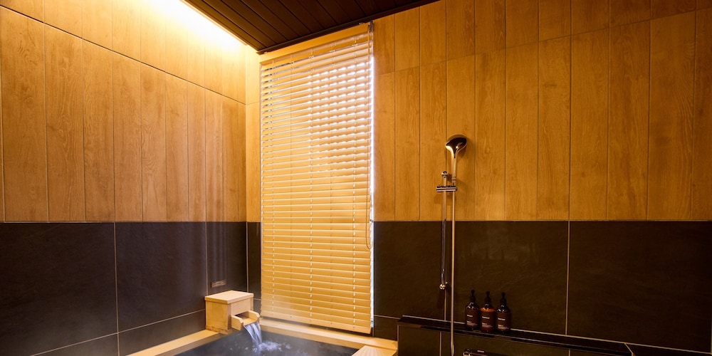 [C]2ダブルベッド/4名定員 禁煙 バスルーム2 | Rakuten STAY あわら温泉