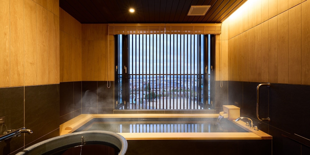 [A] 2ダブル+2布団/6名定員 禁煙 バスルーム4 | Rakuten STAY あわら温泉