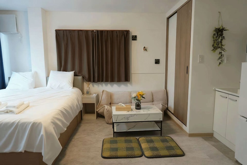 コンフォート トリプルルーム ダブルベッド 1 台ソファーベッド付き 禁煙 専用バスルーム 客室5 | 青麦旅館