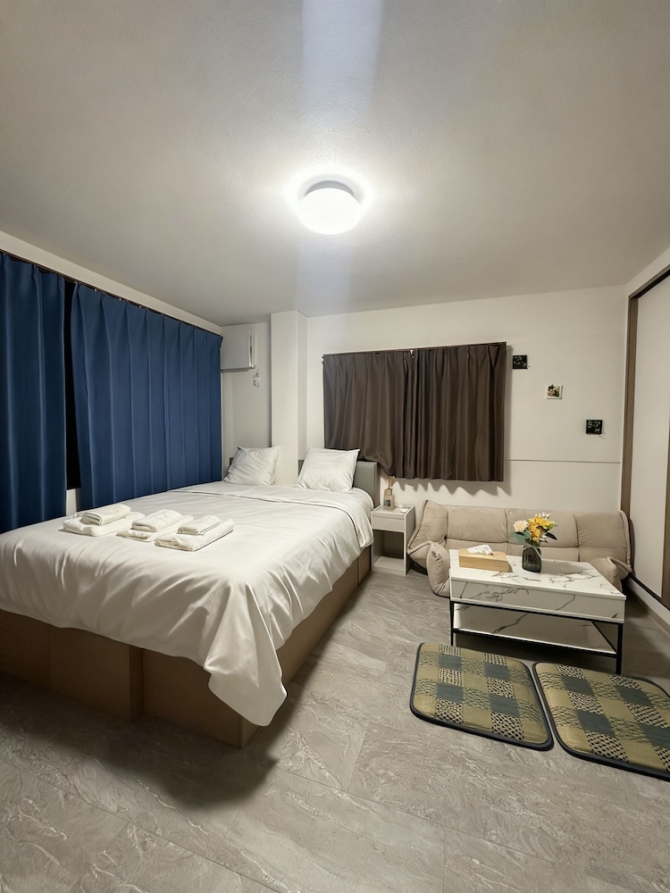 コンフォート トリプルルーム ダブルベッド 1 台ソファーベッド付き 禁煙 専用バスルーム | 青麦旅館