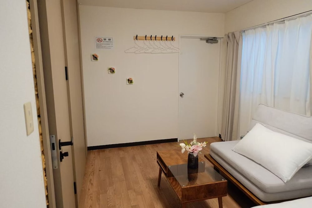 エクスクルーシブ ペントハウス ダブルベッド 1 台ソファーベッド付き 専用バスルーム シティビュー 客室1 | 青麦旅館