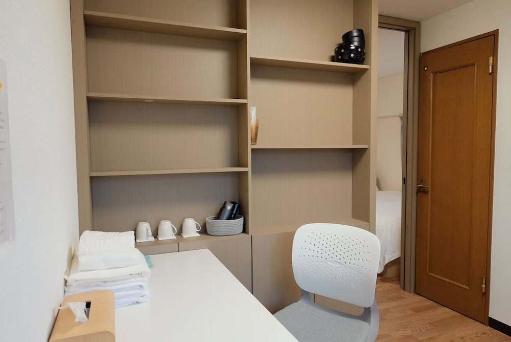 エクスクルーシブ ペントハウス ダブルベッド 1 台ソファーベッド付き 専用バスルーム シティビュー 客室3 | 青麦旅館