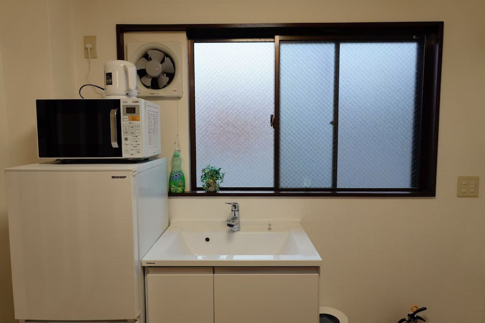 エクスクルーシブ ペントハウス ダブルベッド 1 台ソファーベッド付き 専用バスルーム シティビュー バスルームのシンク0 | 青麦旅館