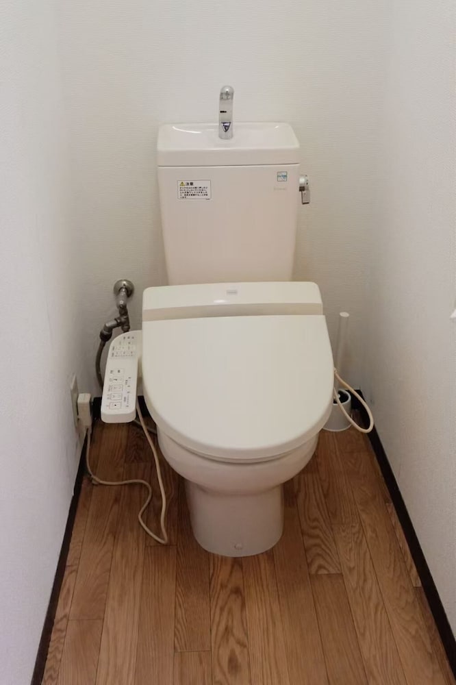 エクスクルーシブ ペントハウス ダブルベッド 1 台ソファーベッド付き 専用バスルーム シティビュー 客室2 | 青麦旅館