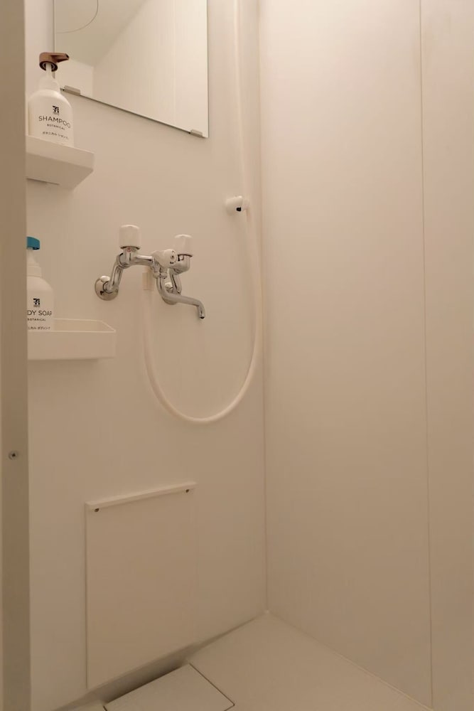 和風トリプルルーム ベッド (複数台) 禁煙 専用バスルーム バスルーム0 | 青麦旅館