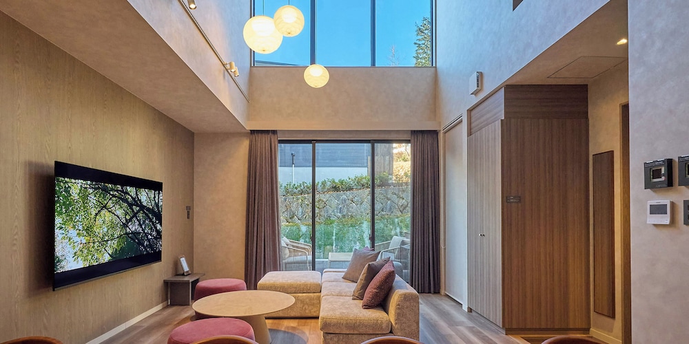 [B]2ダブル+布団4組/露天風呂/８名定員 禁煙 リビング エリア2 | Rakuten STAY VILLA 由布院温泉