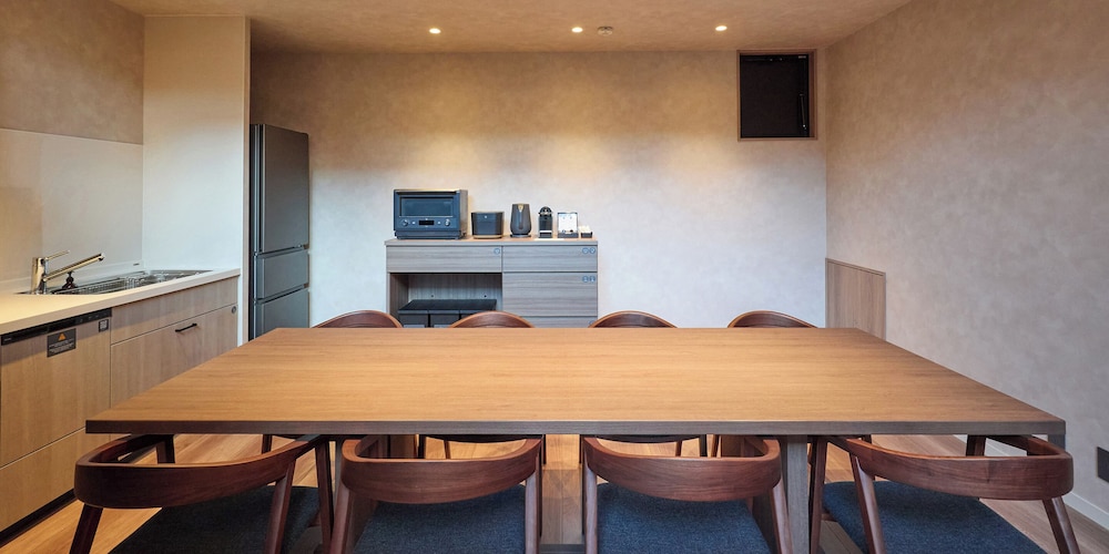 [B]2ダブル+布団4組/露天風呂/８名定員 禁煙 客室内のダイニングエリア1 | Rakuten STAY VILLA 由布院温泉