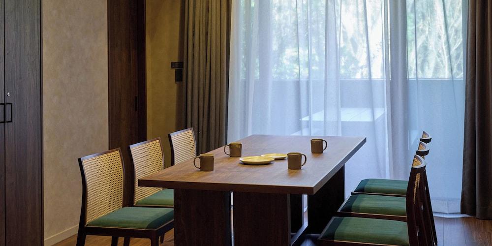 [C]2クイーン+2デイベッド/天然温泉,サウナ 禁煙 客室内のダイニングエリア0 | Rakuten STAY VILLA 由布院温泉