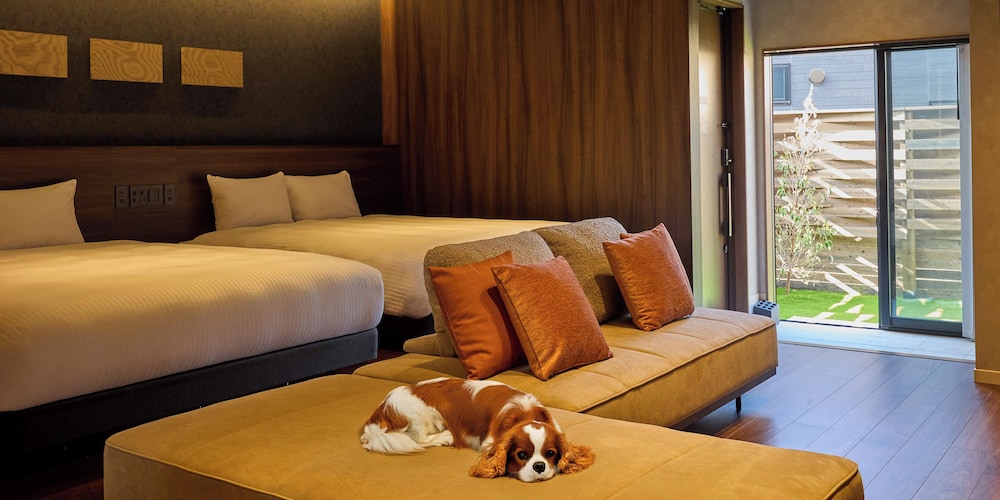 [D_ドッグ可]2クイーン/天然温泉,サウナ，ドッグラン 禁煙 リビング エリア3 | Rakuten STAY VILLA 由布院温泉