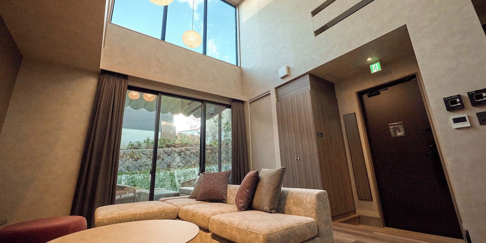 [B]2ダブル+布団4組/露天風呂/８名定員 禁煙 リビング エリア3 | Rakuten STAY VILLA 由布院温泉