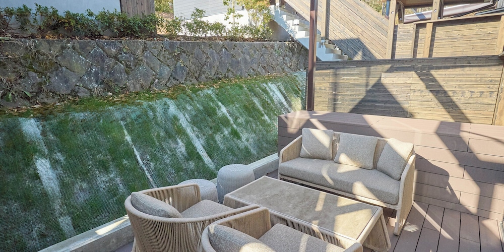 [B]2ダブル+布団4組/露天風呂/８名定員 禁煙 テラス / パティオ2 | Rakuten STAY VILLA 由布院温泉