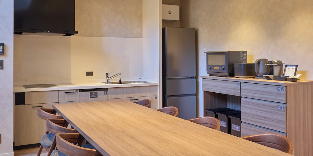 [B]2ダブル+布団4組/露天風呂/８名定員 禁煙 客室内のダイニングエリア0 | Rakuten STAY VILLA 由布院温泉