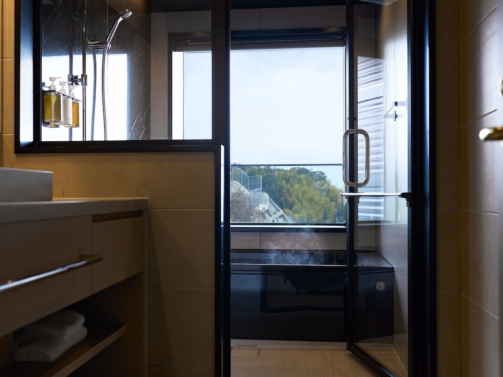 ツインルーム バルコニー バスルーム0 | HOTEL FORK & KNIFE Miyajima - 2026 年 3 月 28 日開業
