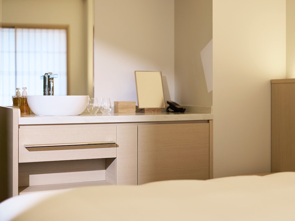 コンフォート ダブルルーム バリアフリー 客室1 | HOTEL FORK & KNIFE Miyajima - 2026 年 3 月 28 日開業