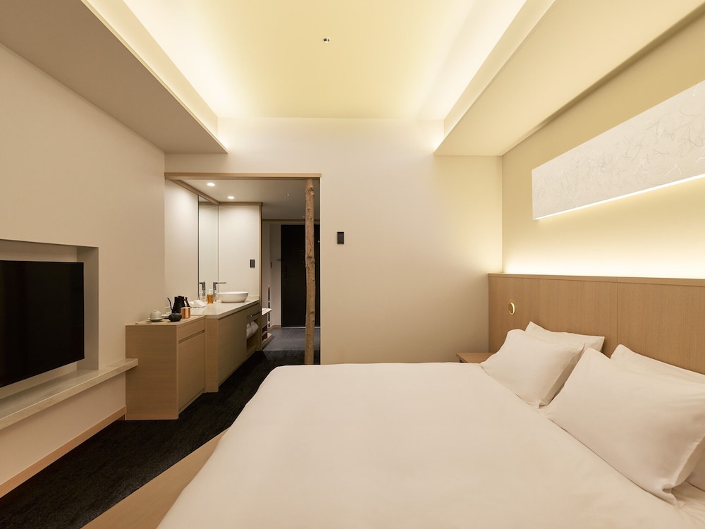 コンフォート ダブルルーム 客室1 | HOTEL FORK & KNIFE Miyajima - 2026 年 3 月 28 日開業