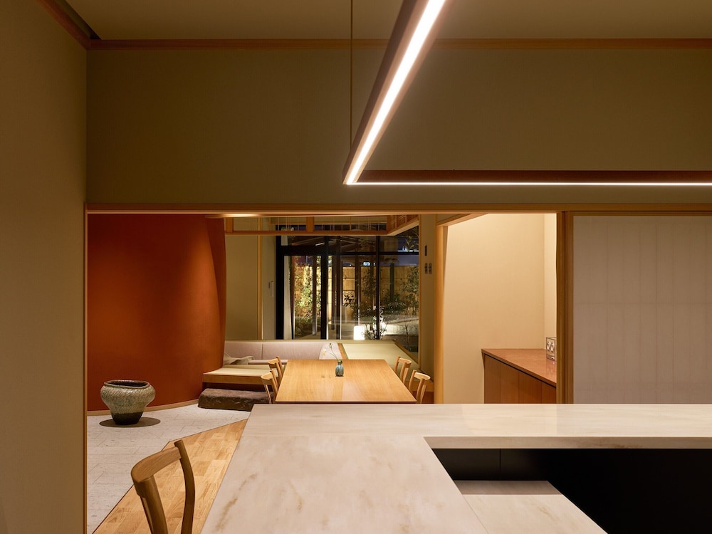 プレミアム スイート サウナ 客室内のダイニングエリア0 | HOTEL FORK & KNIFE Miyajima - 2026 年 3 月 28 日開業