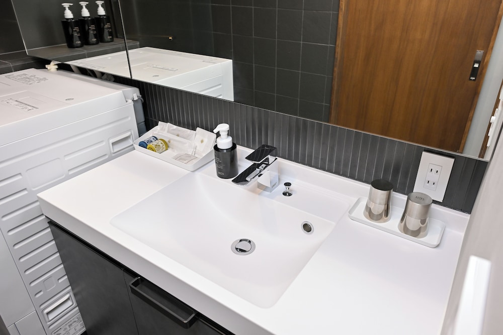 ラグジュアリー タウンホーム 禁煙 キッチン バスルーム1 | casana KYOTO