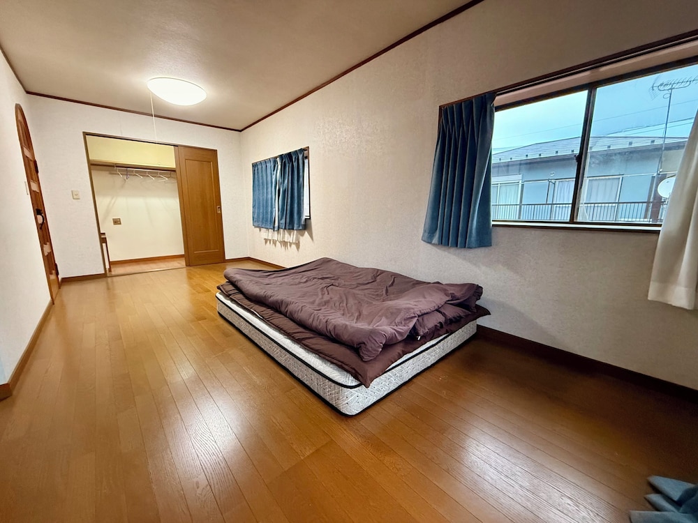 ダブルまたはツインルーム シティビュー 客室2 | SakuraHouse