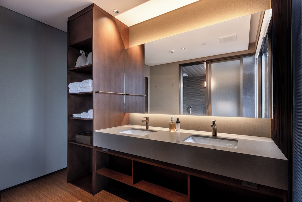 ファミリー スイート サウナ オーシャンビュー 客室の設備とサービス0 | 伊豆リトリート 熱川粋光 by 温故知新