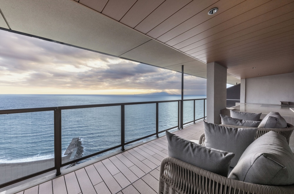 スタンダード ルーム 専用バスルーム オーシャンビュー バルコニーからの眺望1 | 伊豆リトリート 熱川粋光 by 温故知新