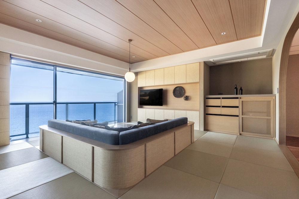 スーペリア ルーム 専用バスルーム オーシャンビュー 部屋からの景観0 | 伊豆リトリート 熱川粋光 by 温故知新