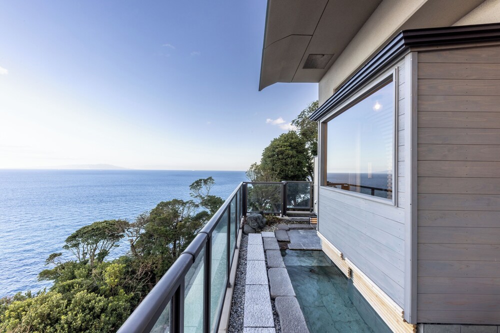 ファミリー スイート サウナ オーシャンビュー バスルームの設備0 | 伊豆リトリート 熱川粋光 by 温故知新