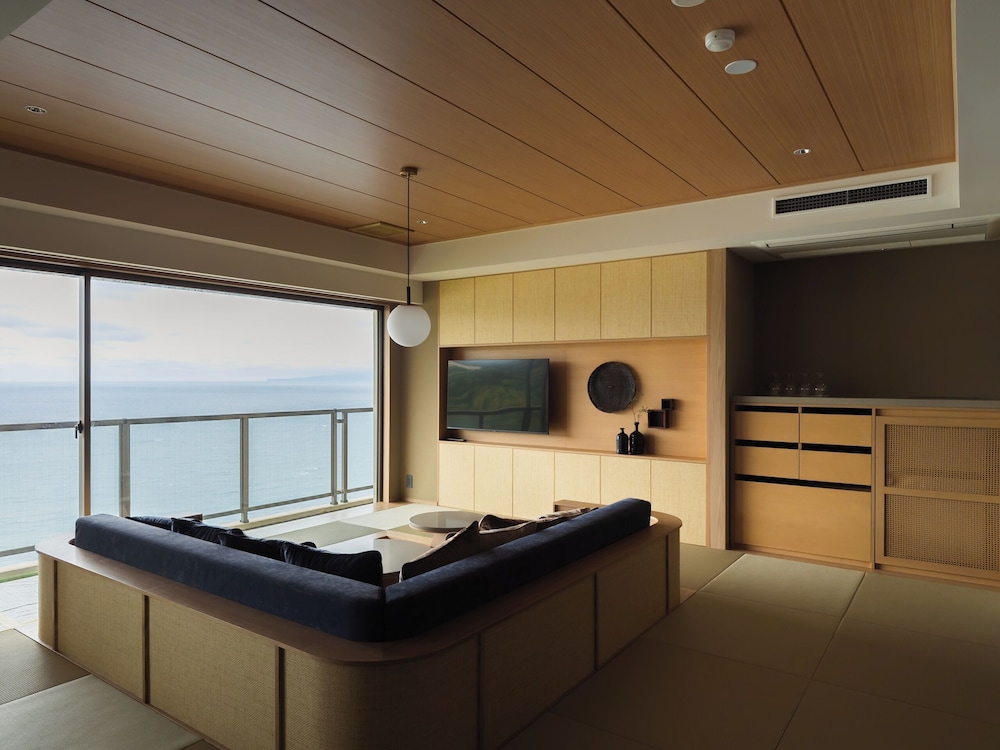 スーペリア ルーム 専用バスルーム オーシャンビュー 部屋からの景観0 | 伊豆リトリート 熱川粋光 by 温故知新