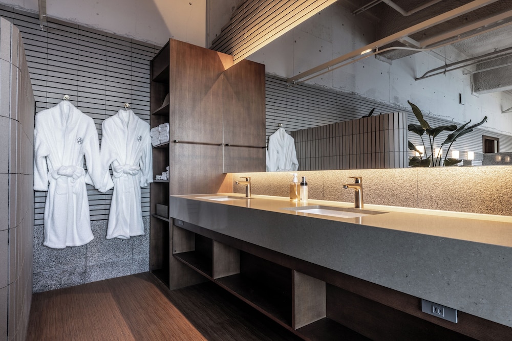 デラックス スイート サウナ オーシャンビュー 客室の設備とサービス0 | 伊豆リトリート 熱川粋光 by 温故知新