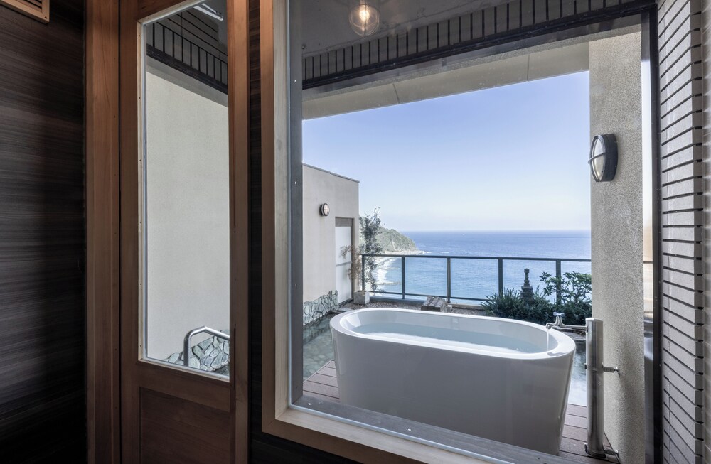 デラックス スイート サウナ オーシャンビュー バスルームの設備3 | 伊豆リトリート 熱川粋光 by 温故知新