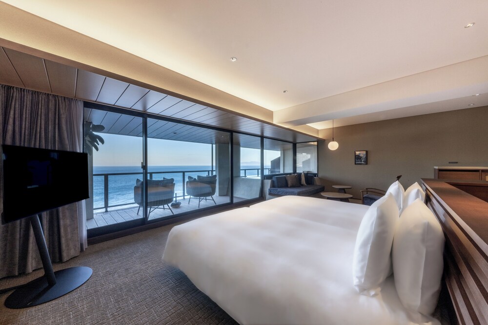 スタンダード ルーム 専用バスルーム オーシャンビュー 部屋からの景観0 | 伊豆リトリート 熱川粋光 by 温故知新